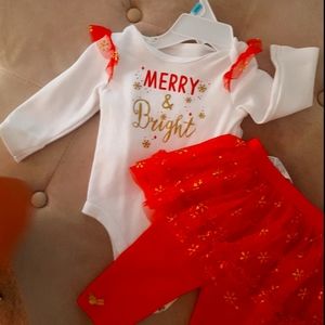 6 month holiday outfit like new. Super comfortable